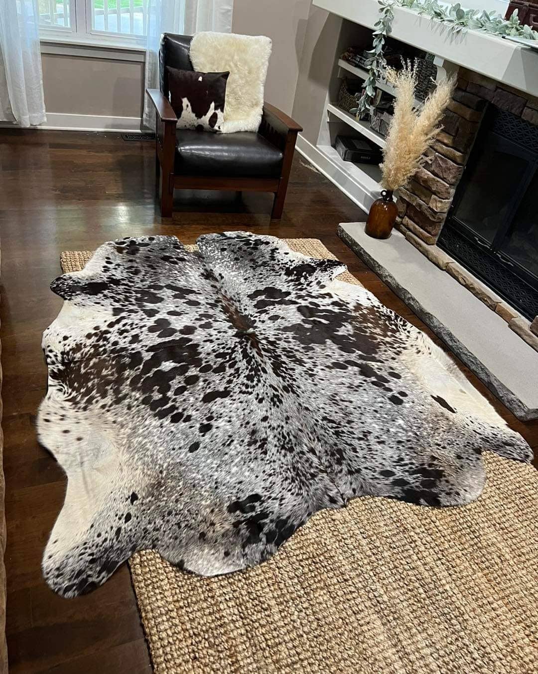 Tricolour Real Cowhide Rug: Cow Fur Area Rug: Brown & White / XXXL (36-44 Sq.ft)